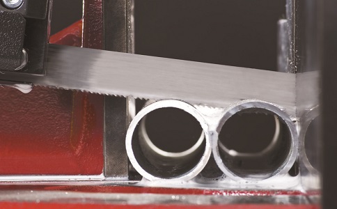 黑河锯切金属材料时出现卡带锯条原因以及处理方法？