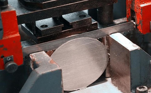 黑河造成带锯条牙齿碎裂或折断的几点原因！